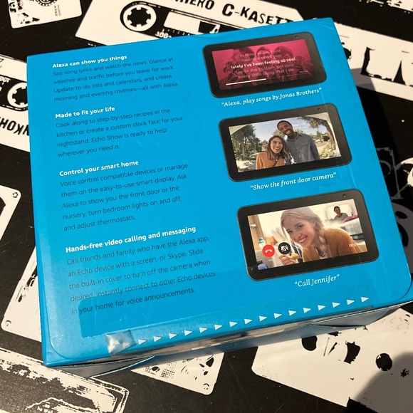 Amazon Echo Show 5 (1st Gen) -- Smart display with Alexa in Charcoal - Picture 3 of 3